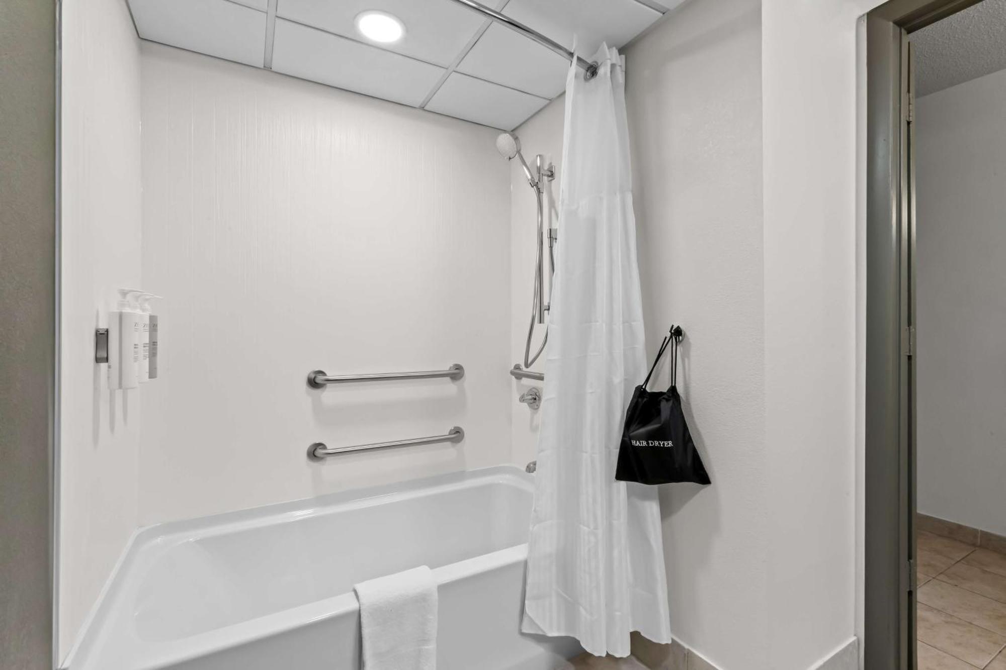 Best Western Plus Philadelphia Bensalem Hotel Exterior foto